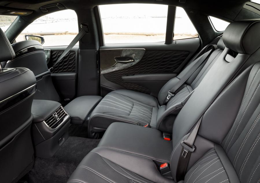 Интерьер Lexus LS500h AWD 2017 года  (NA) (фото 81 из 96)